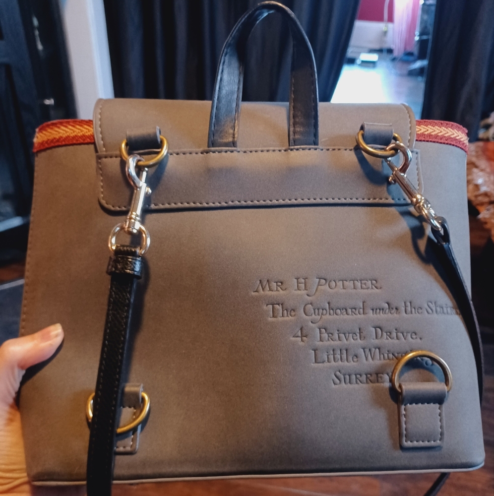 Uber RARE Harry Potter Gryffindor Gray Crossbody Purse Mini Backpack - Picture 4 of 6
